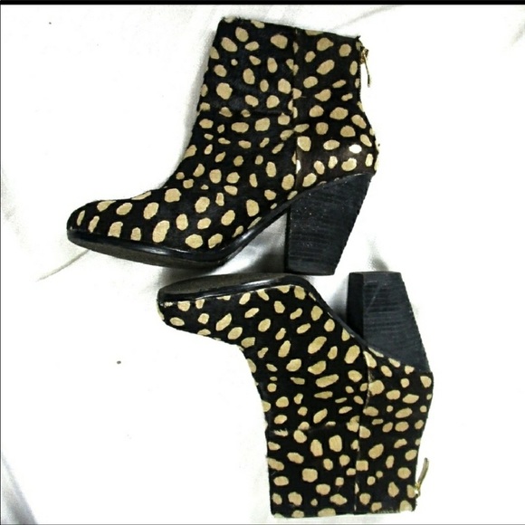 Vince Camuto Hadley Zip Booties Sz 7.5
